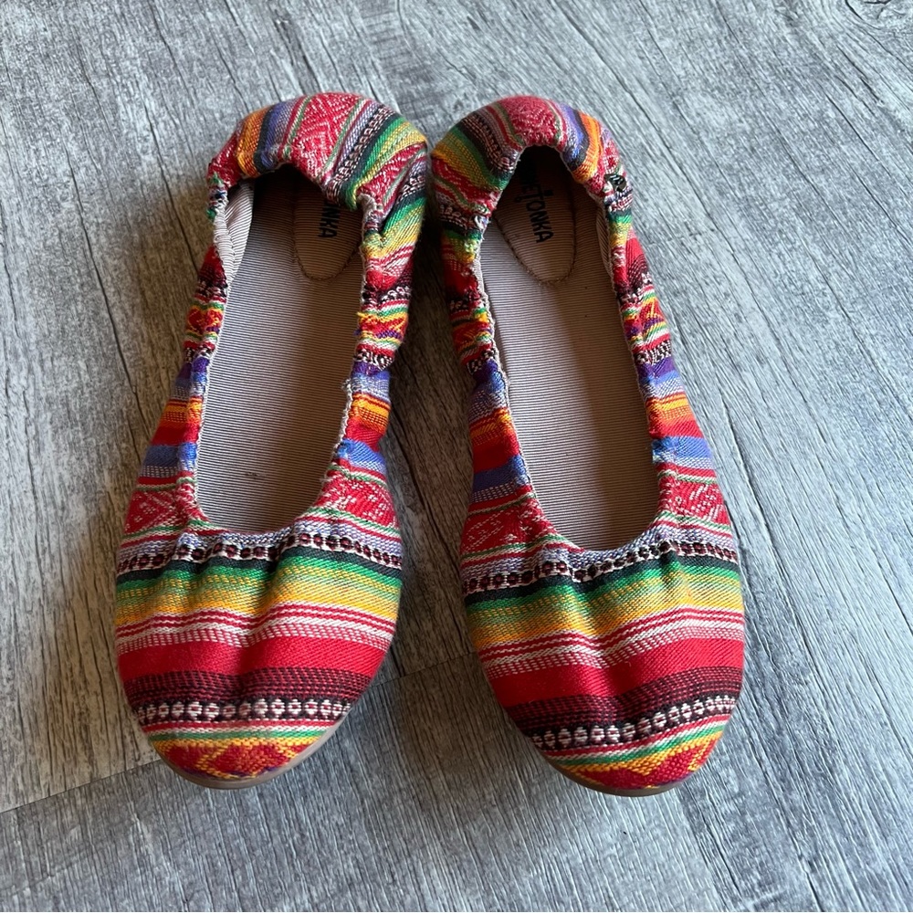 Minnetonka Womens Lodge Trapper Multicolor Slip On Ballet Shoes Size 7.5